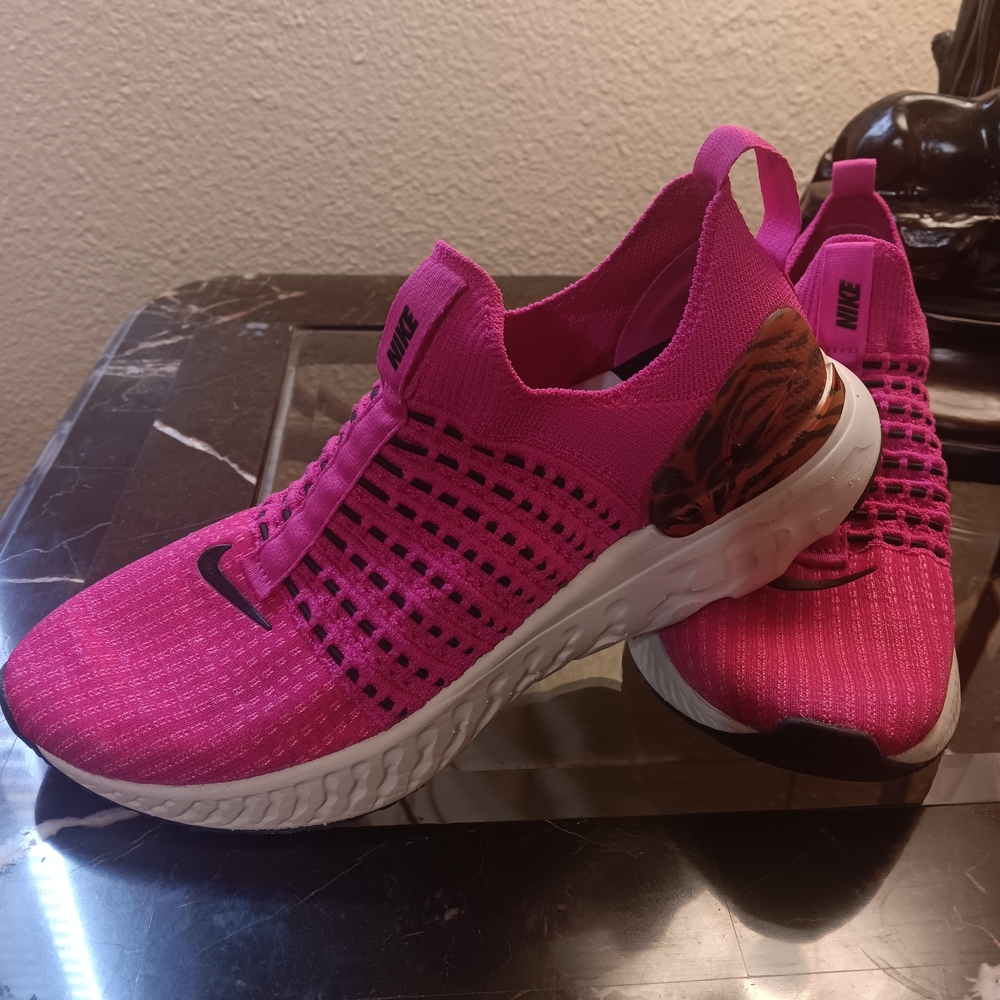 Nike Women's Pink Running Shoes - Picture 3 of 5